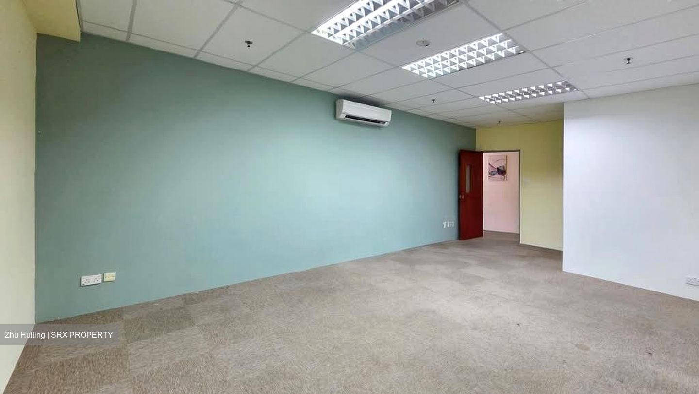Hougang Central (D19), Retail #556768501